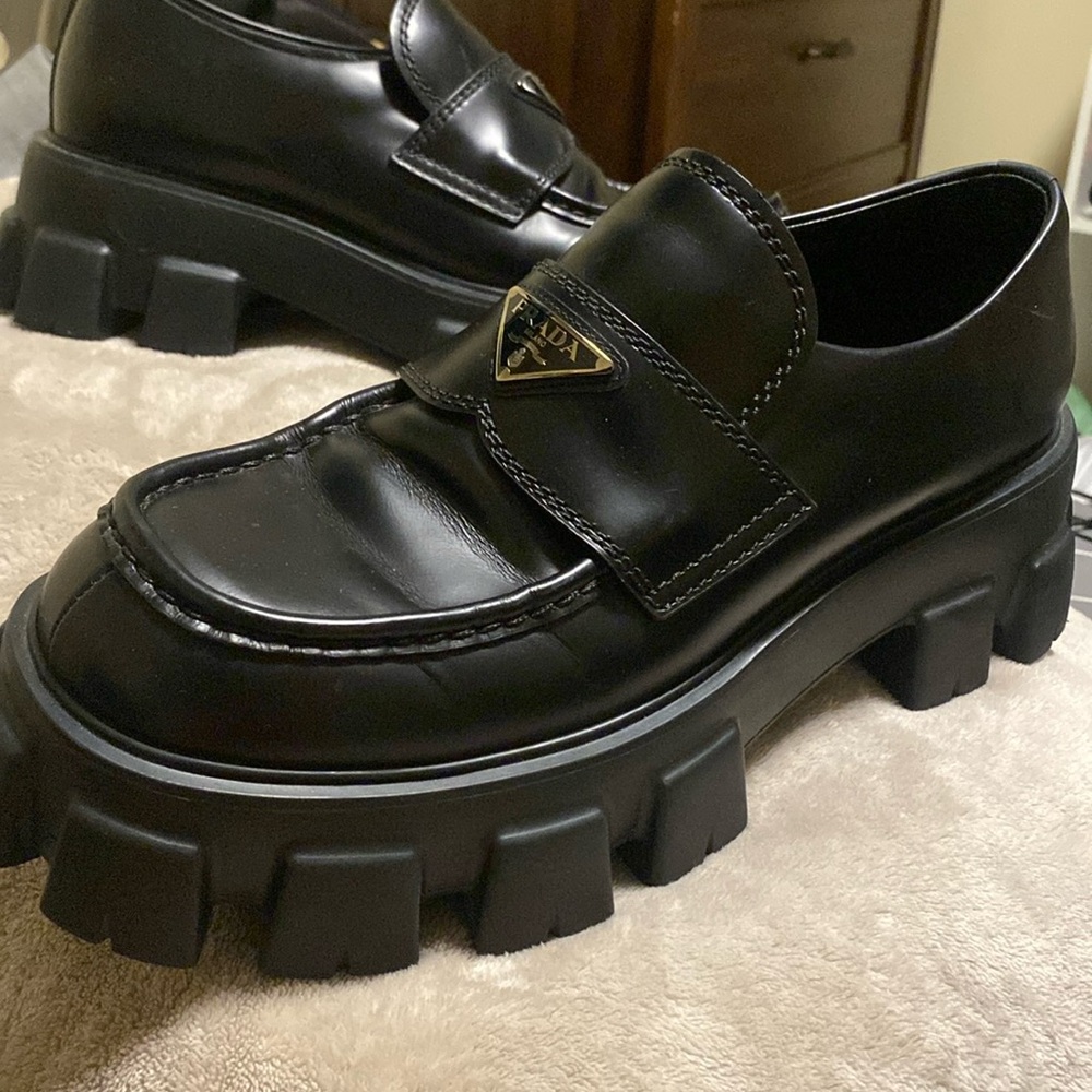 very clean other than that only creases visible on the pictures message for info